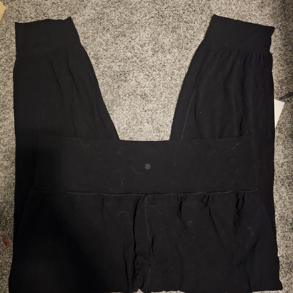 Athleta Black Salutation Jogger in Powervita